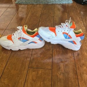 Nike huarache sneakers size 9.5